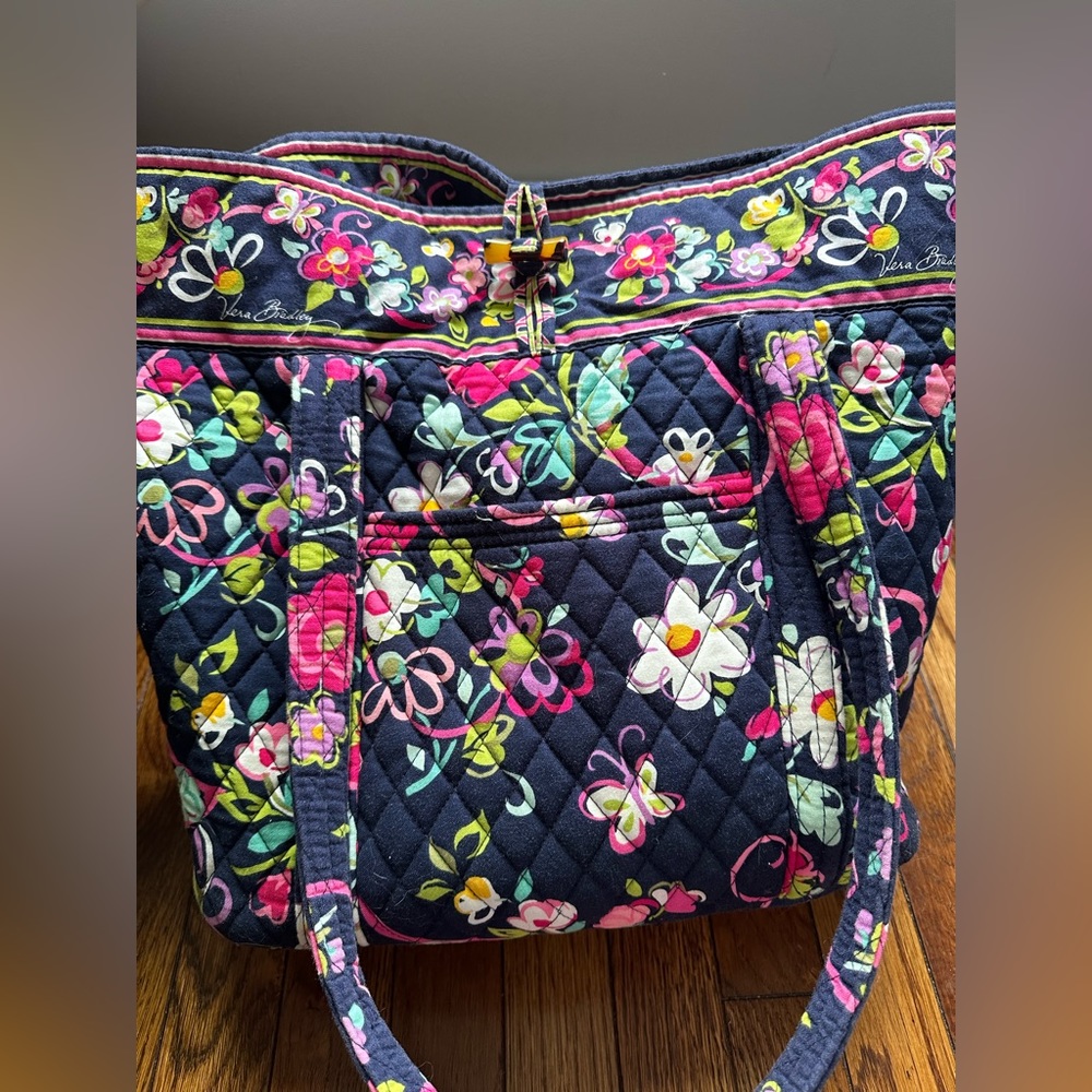 “Vera” style tote from Vera Bradley!